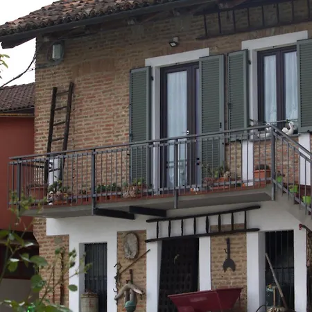 I Quattro Grappoli Panzió Neive